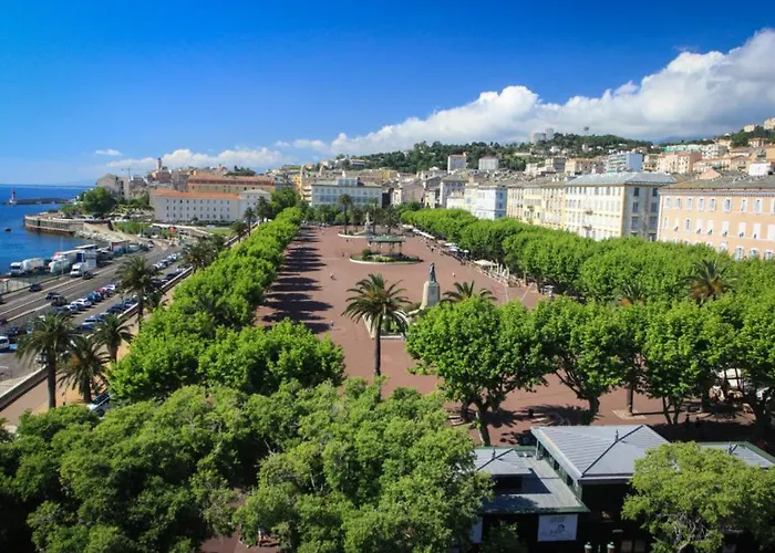 Appartement Climatise,Idealement Situe 100M Du Vieux Port.